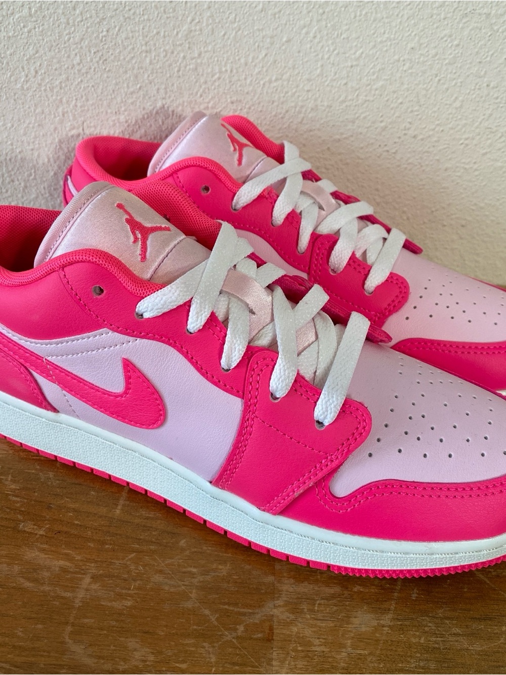 Nike Air Jordan 1 Low Pink White 553560-661 GS - SIZE 5.5 Youth or Women’s 7